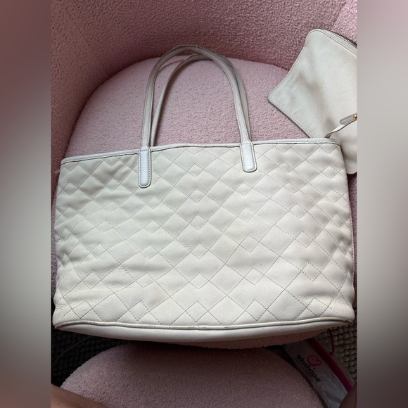 Elegant Cream Quilted Tote Bag - Picture 9 of 13